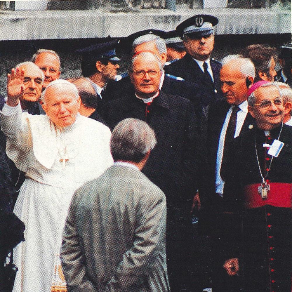 Arrivée de Jean-Paul II à la Maison Diocésaine Saint-Sixte, le 22 septembre 1996