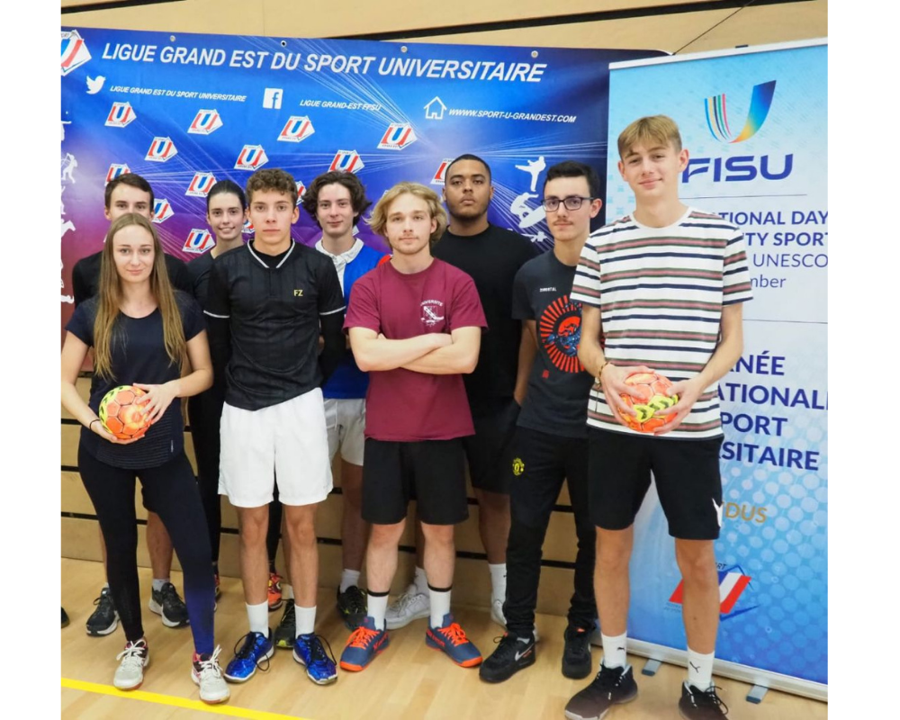 L'équipe sportive lors d'un match de Handball