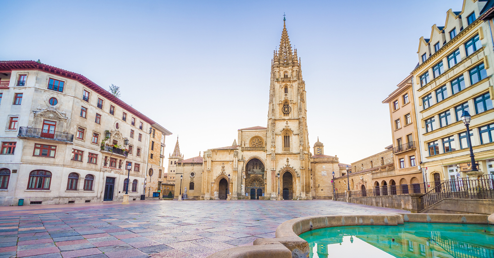  ©Cathédrale d'Oviedo, Espagne - Istock