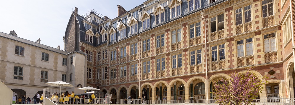 cour d'honneur de l'institut catholique de paris frederic albert