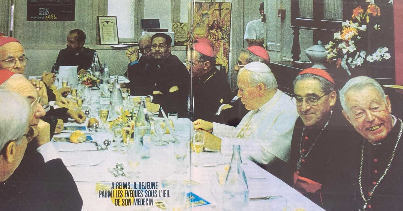 Jean-Paul II déjeune à la Maison Saint-Sixte avec les évêques de France le 22 septembre 1996.