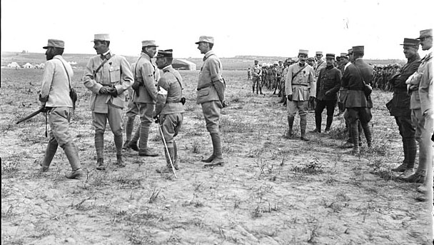 Officiers et troupes françaises sur le front d'Orient