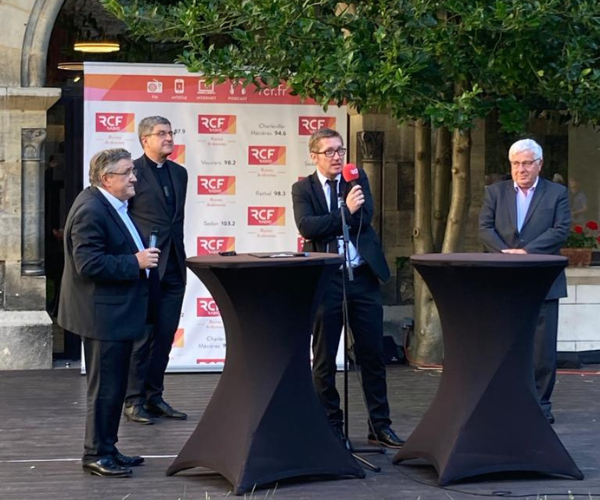 Signature de la convention entre l'ICP et RCF