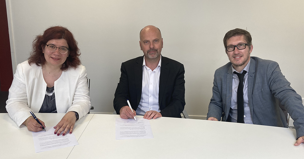 Signature du partenariat entre l'ICP et le groupe St Michel dans le cadre du parcours Info-Comm +