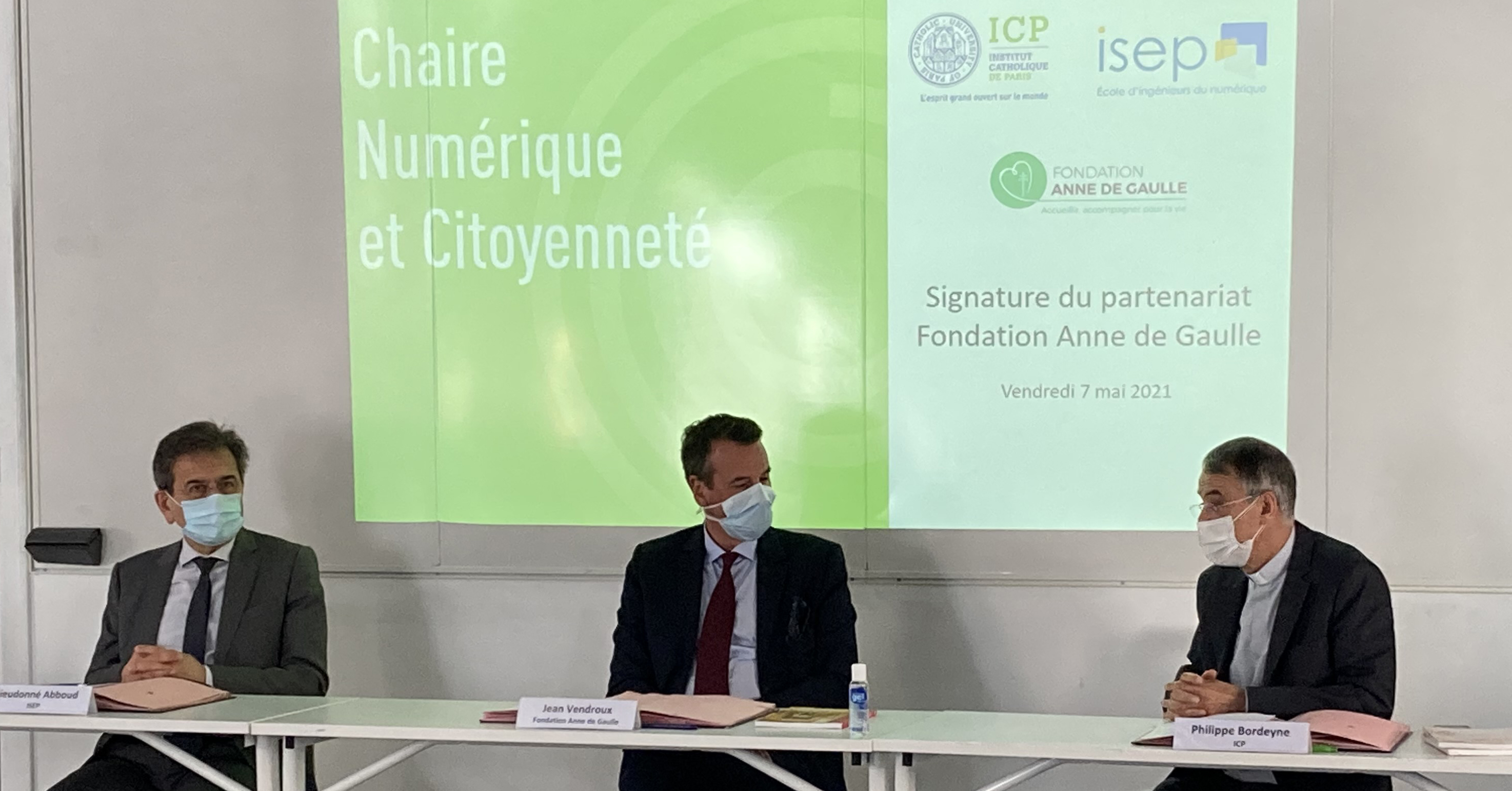 Signature du partenariat Fondation A. de Gaulle / Chaire Numérique et Citoyenneté