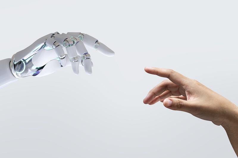 robot et main humaine