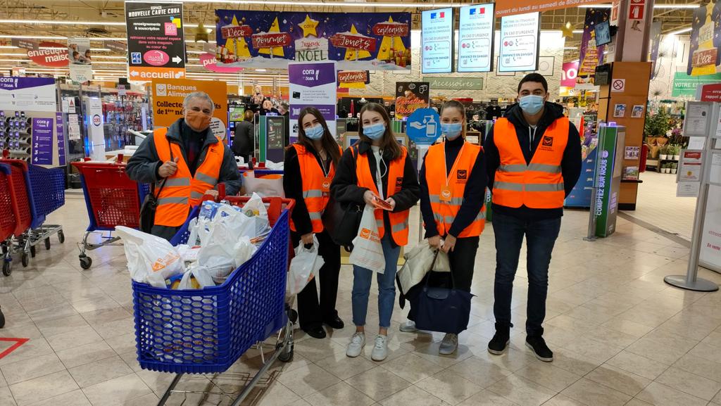 Solid'ère équipe de Reims lors de la collecte nationale de la Banque Alimentaire